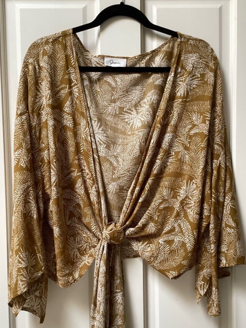 Japna gold and white woman's blouse, top, shrug, cover up, size large